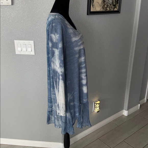 Gorgeous Blue Top!! - Picture 5 of 6